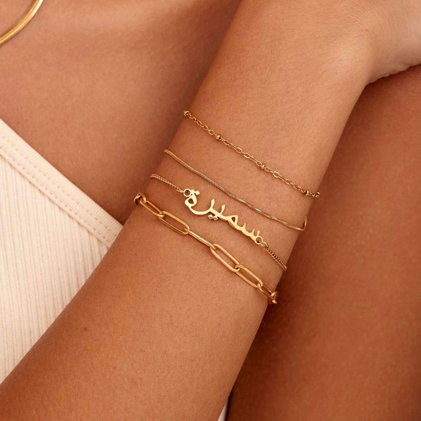 Geschichtetes Armband mit Perlen und Schlangenkette