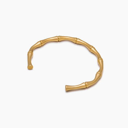 Goldener Armreif im Bambus-Design
