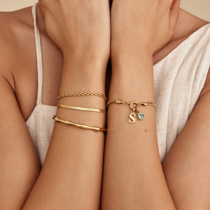 Goldener Armreif im Bambus-Design