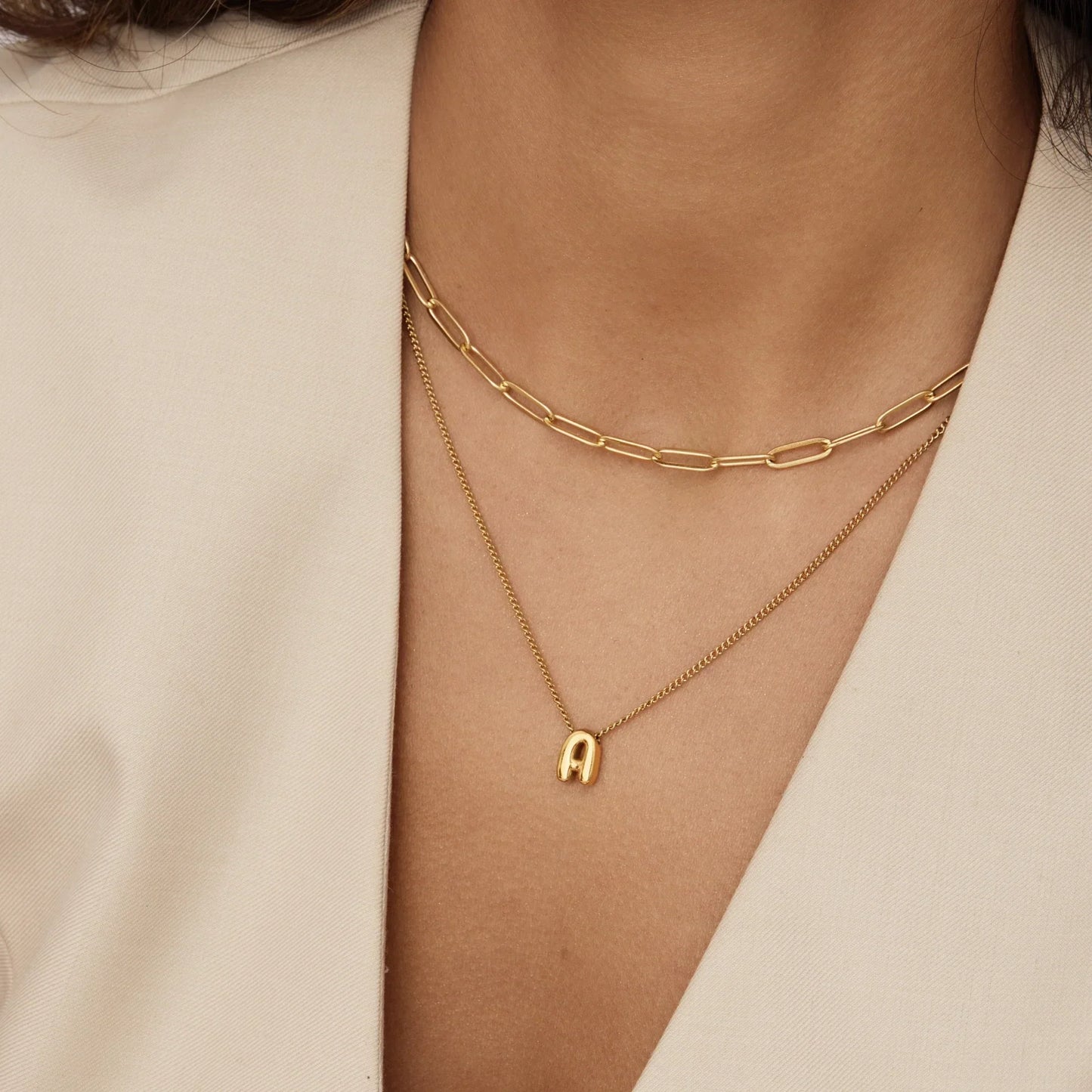 Kette mit Bubble-Initial-Anhänger