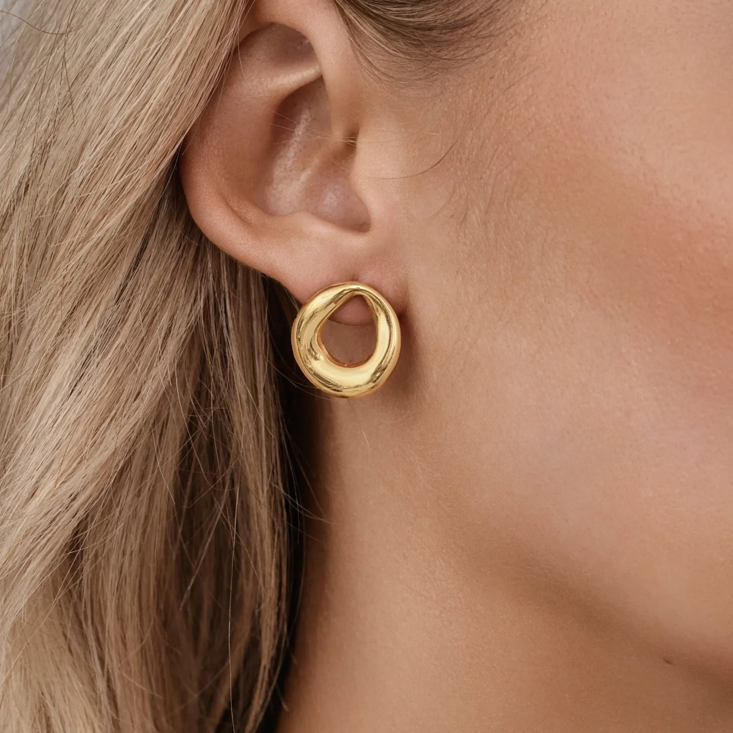 Sculpted Loop Ohrringe