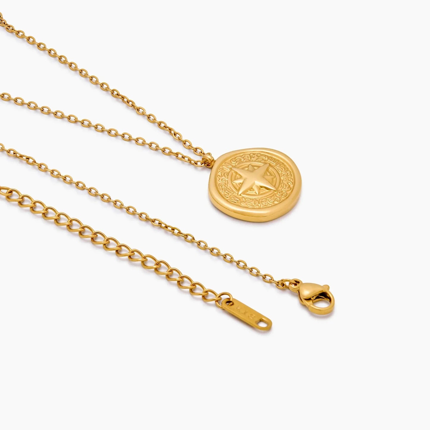 Kette mit goldenem Kompass