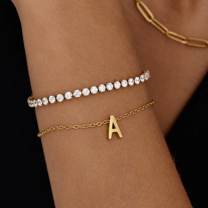 Zartes Initial-Charm-Armband