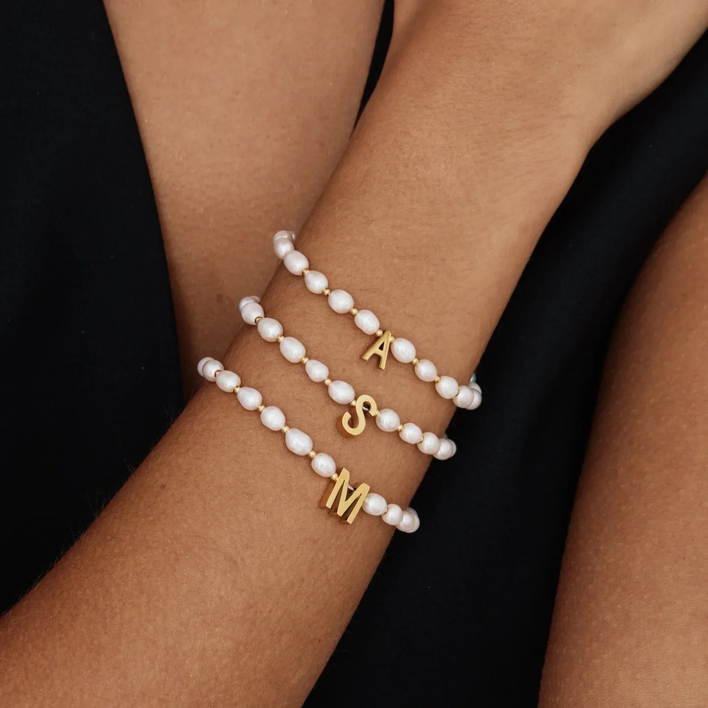 Perlen-Initial-Charm-Armband