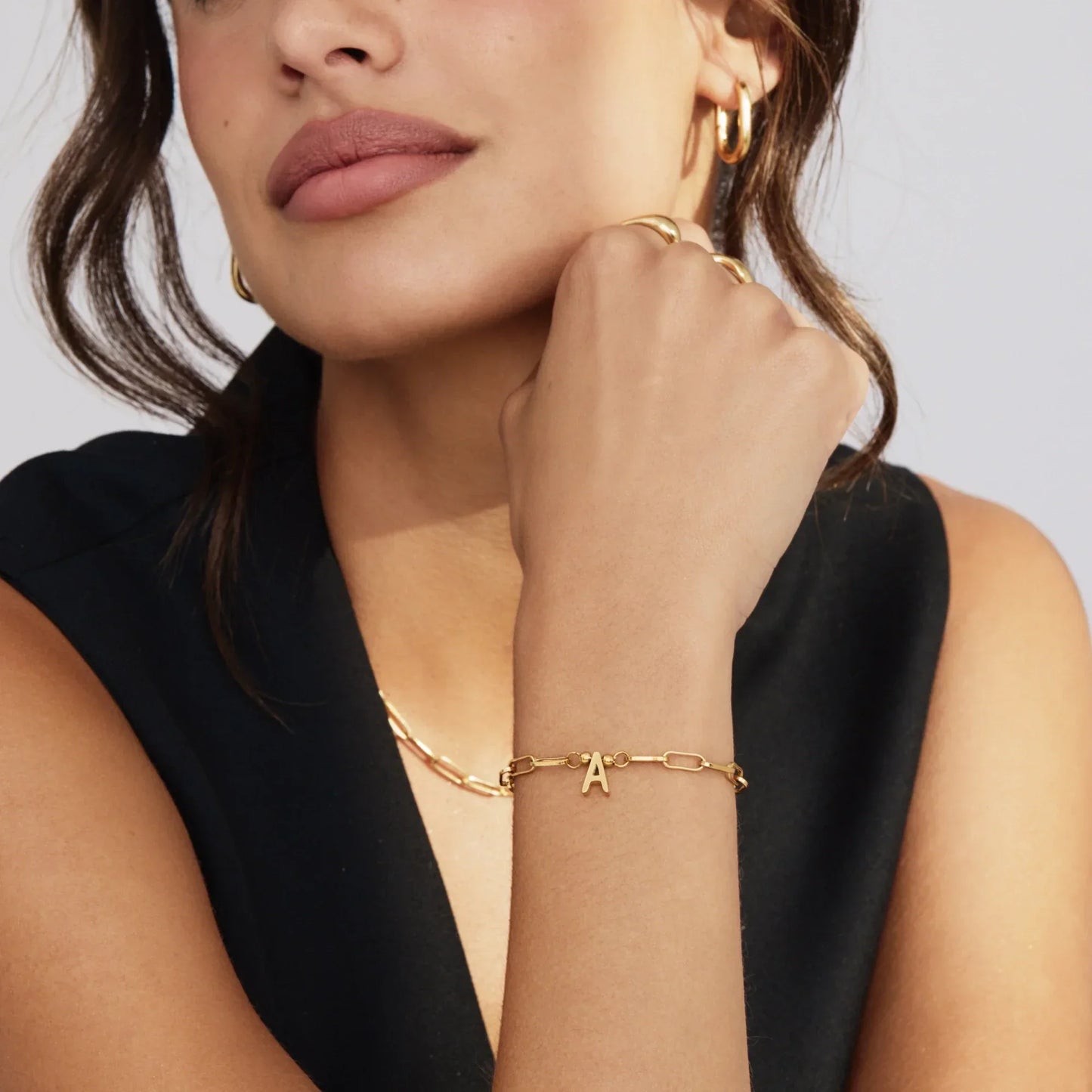 Büroklammer-Armband mit Initial-Charm