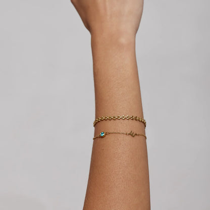 Seitlich gefasstes Initial-Geburtsstein-Armband