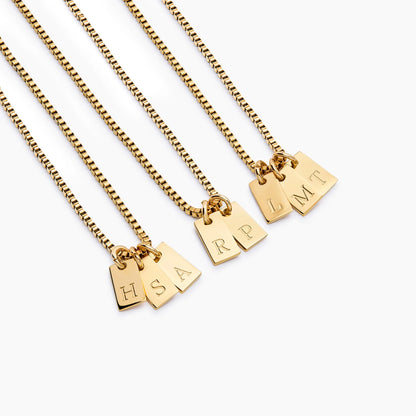Kette mit Initial-Plättchen
