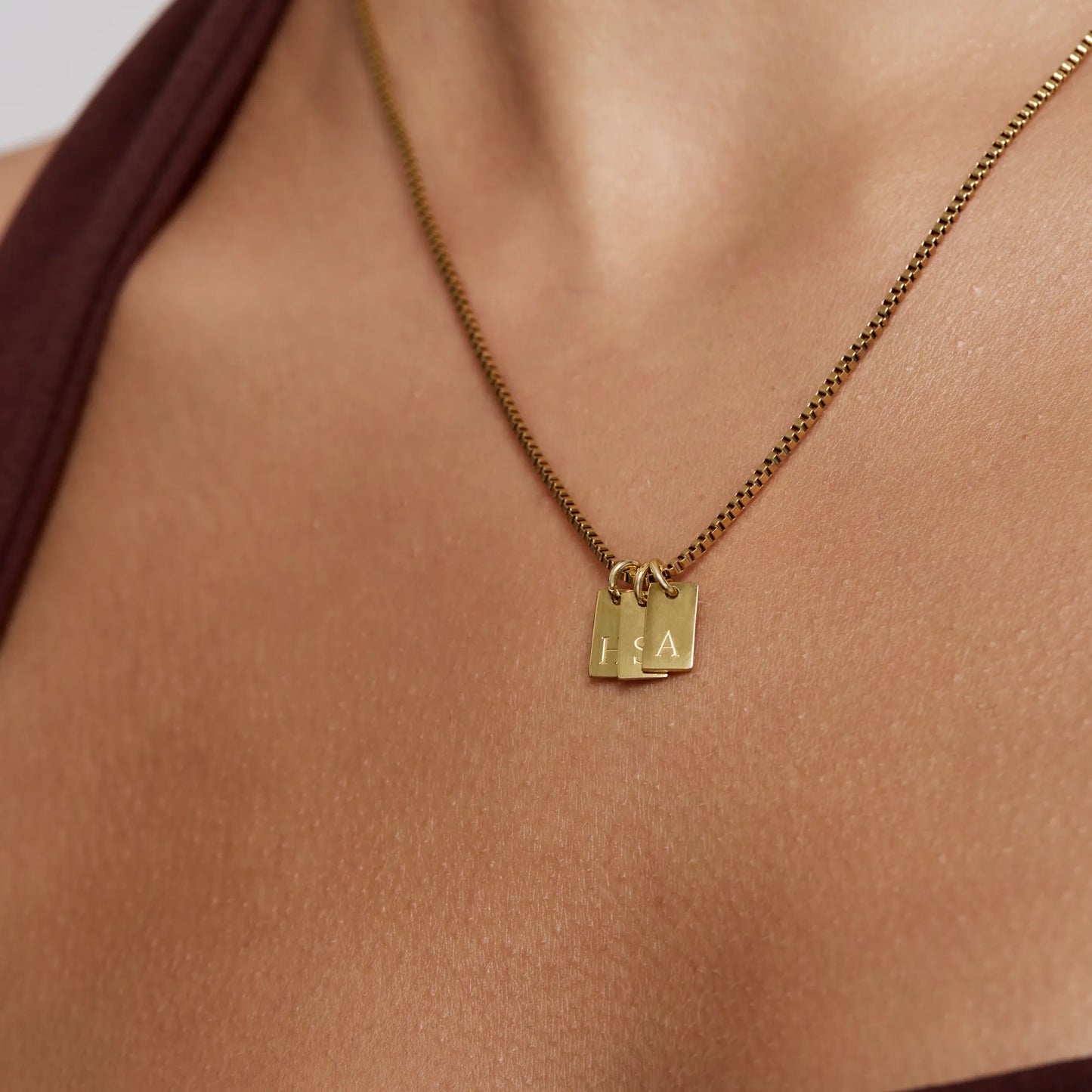 Kette mit Initial-Plättchen