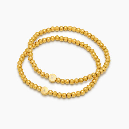 Graviertes Initial-Perlenarmband