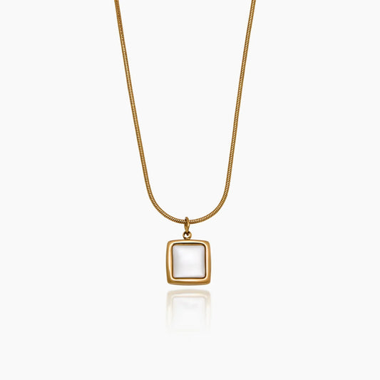 Kette mit quadratischem Perlmutt-Anhänger