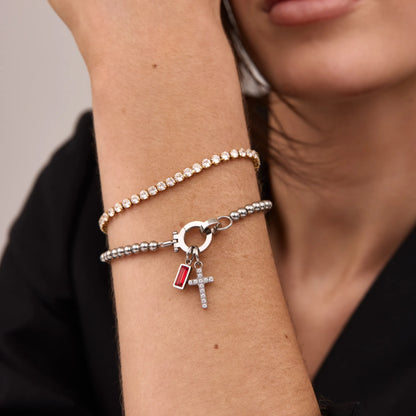 Perlenarmband mit Kreuz-Charm und Geburtsstein