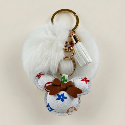 Weißer flauschiger Pom-Pom Schlüsselanhänger mit buntem LV-Detail