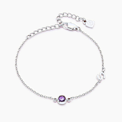 Seitlich gefasstes Initial-Geburtsstein-Armband